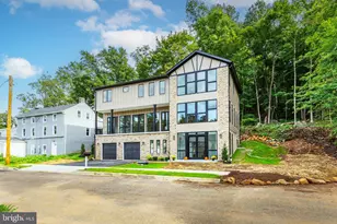 810 Maple Ln, Aston, PA 19014 - Photo 2