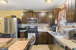 7017 Radbourne Rd, Upper Darby, PA 19082 - Photo 8