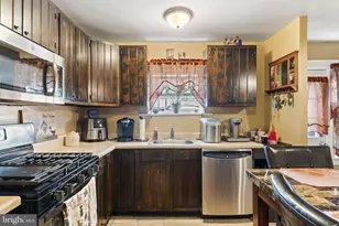 7017 Radbourne Rd, Upper Darby, PA 19082 - Photo 10