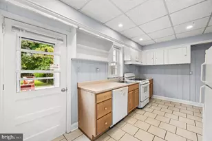 131 Eachus Ave, Bryn Mawr, PA 19010 - Photo 12