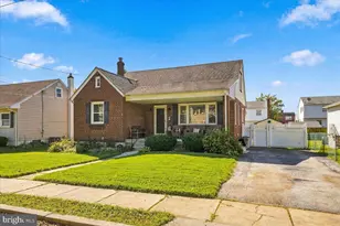 227 Hazel Ave, Folsom, PA 19033 - Photo 2