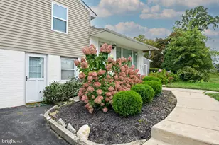 2232 E Helms Manor, Upper Chichester, PA 19061 - Photo 2