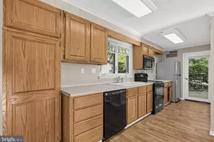 2155 Kingswood Ln, Broomall, PA 19008 - Photo 10