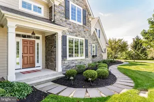 7 Fallbrook Ln, Glen Mills, PA 19342 - Photo 2