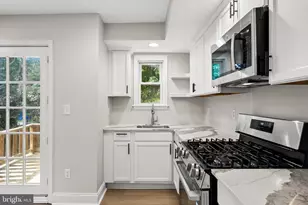 330 W 15th St, Chester, PA 19013 - Photo 10