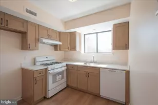 7126 Hilltop Dr, Brookhaven, PA 19015 - Photo 14