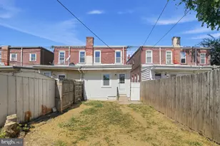 1315 E 9th St, Crum Lynne, PA 19022 - Photo 4