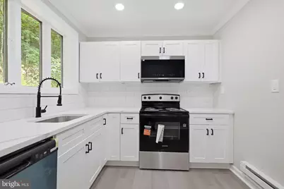 808 Maple Lane, Aston, PA 19014 - Photo 2