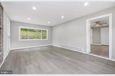 808 Maple Lane, Aston, PA 19014 - Photo 4