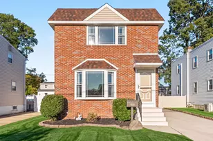410 Edgewood Ave, Folsom, PA 19033 - Photo 1