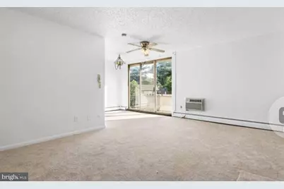 100 E Glenolden Avenue E #R-19, Glenolden, PA 19036 - Photo 4
