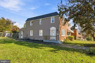 319 Sloan St, Crum Lynne, PA 19022 - Photo 2
