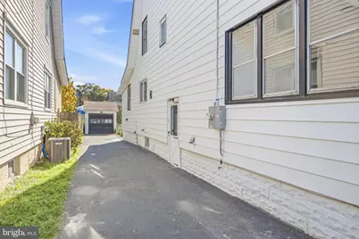 129 W Laughead Avenue, Marcus Hook, PA 19061 - Photo 30