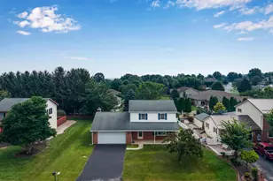 3534 Turnberry Dr, Chambersburg, PA 17202 - Photo 2