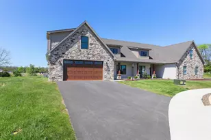 149 Matthew Dr, Chambersburg, PA 17201 - Photo 2