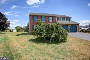 533 Hilltop Cir, Greencastle, PA 17225 - Photo 4