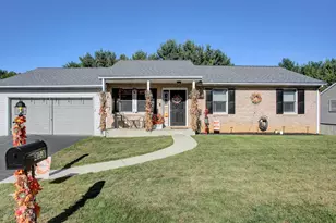 403 Sunny Dr, Waynesboro, PA 17268 - Photo 2