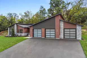 1868 Carrera Dr, Chambersburg, PA 17202 - Photo 2