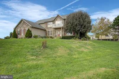 1223 E Pebblebrook Drive, Greencastle, PA 17225 - Photo 2