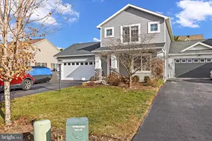 218 Lantern Ln, Chambersburg, PA 17201 - Photo 2