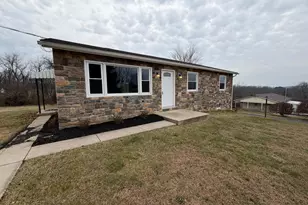 1528 Lakeshore Dr, Chambersburg, PA 17202 - Photo 2