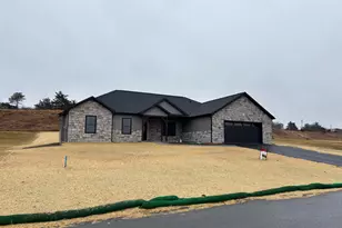 194 Meadowcreek Dr N, Chambersburg, PA 17202 - Photo 1