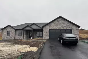 194 Meadowcreek Dr N, Chambersburg, PA 17202 - Photo 1