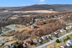 11067 Weatherstone Dr, Waynesboro, PA 17268 - Photo 52