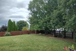 1660 Wisteria Dr, Chambersburg, PA 17202 - Photo 4