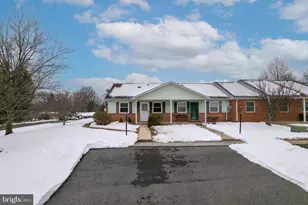 65 Nottingham Dr, Chambersburg, PA 17201 - Photo 2