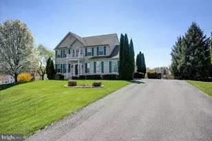 108 Bridle Hill Ct, Chambersburg, PA 17202 - Photo 2
