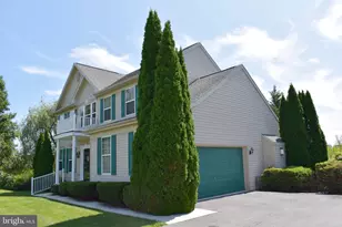 108 Bridle Hill Ct, Chambersburg, PA 17202 - Photo 2