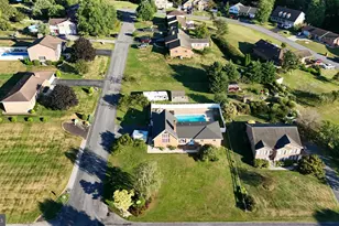 47 Emerald Dr, Chambersburg, PA 17202 - Photo 2