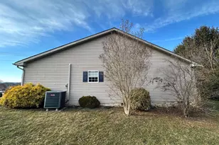 23 Homestead Dr, Greencastle, PA 17225 - Photo 8