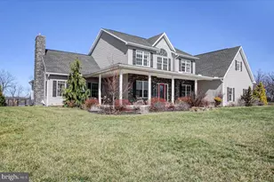 847 W King St, Waynesboro, PA 17268 - Photo 2