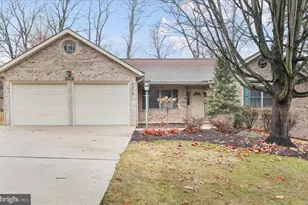 7010 Fairway Oaks, Fayetteville, PA 17222 - Photo 2