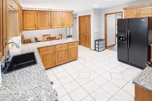 1585 Marilyn Ct, Chambersburg, PA 17202 - Photo 2