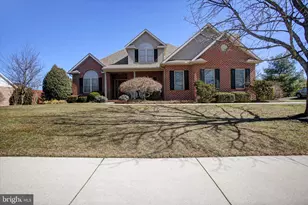 1634 Majestic Dr, Chambersburg, PA 17202 - Photo 2