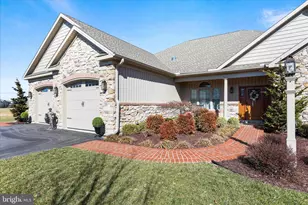 1464 Highfield Ct, Chambersburg, PA 17202 - Photo 2
