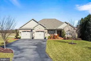 1464 Highfield Ct, Chambersburg, PA 17202 - Photo 4