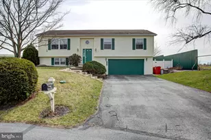 1495 State St, Chambersburg, PA 17202 - Photo 1