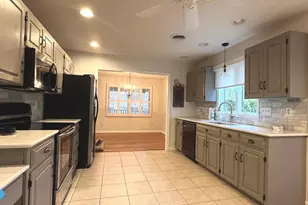 330 Parkwood Dr, Chambersburg, PA 17201 - Photo 2