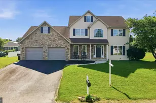 2308 Ocracoke Island Ct, Chambersburg, PA 17202 - Photo 2