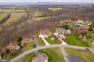 2368 Castlegreen Dr, Greencastle, PA 17225 - Photo 98