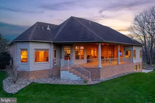 2368 Castlegreen Dr, Greencastle, PA 17225 - Photo 4