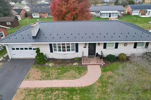 366 Town Dr, Greencastle, PA 17225 - Photo 2