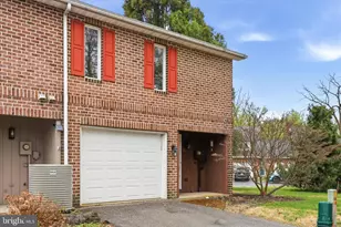 334 Stonegate Ct, Chambersburg, PA 17201 - Photo 2