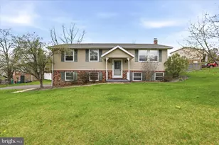 99 Jameslee Dr, Chambersburg, PA 17202 - Photo 1