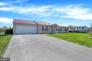 176 Durham Dr, Chambersburg, PA 17202 - Photo 2