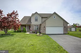 1090 Bel-Air Dr, Chambersburg, PA 17202 - Photo 1